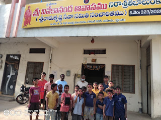 Children at Sri Vivekananda avasam, Bhainsa celebrating Holi